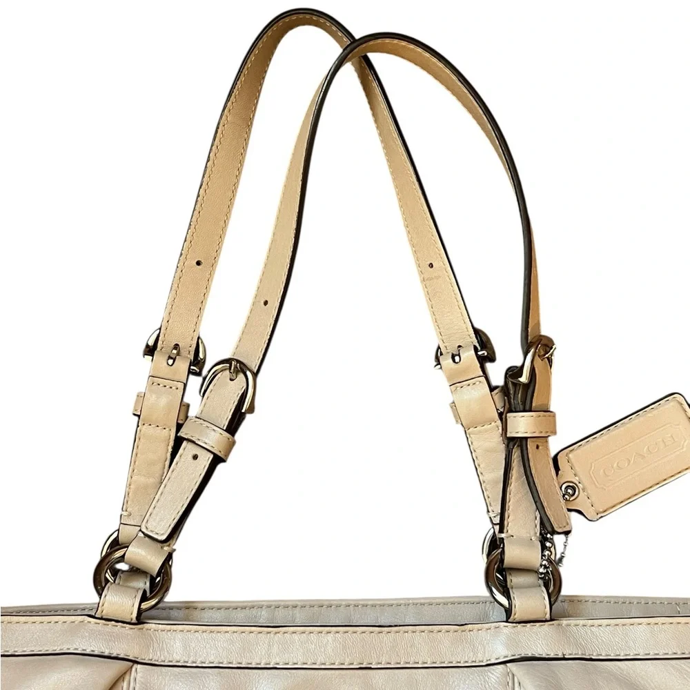 Coach authentic smooth